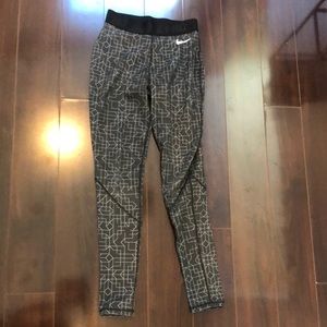 Nike Dri-Fit Black & White Geometric Leggings XS Full Length 26.5 inseam